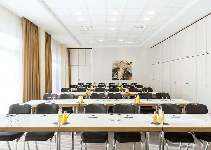 Plaza Horner Rennbahn Hotel 4*