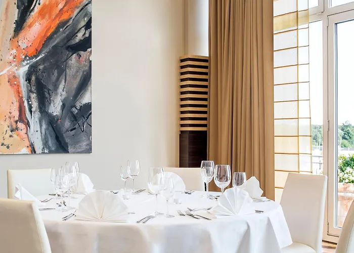 Plaza Horner Rennbahn Hotel 4*