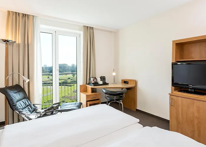 Plaza Horner Rennbahn Hotel 4*