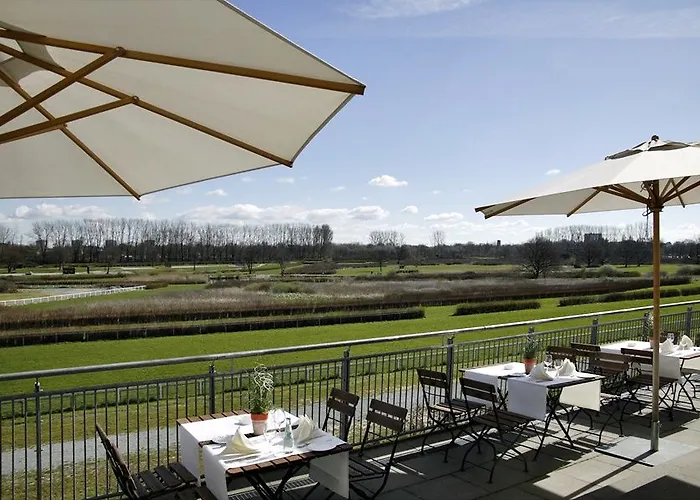 Plaza Horner Rennbahn Hotel 4*